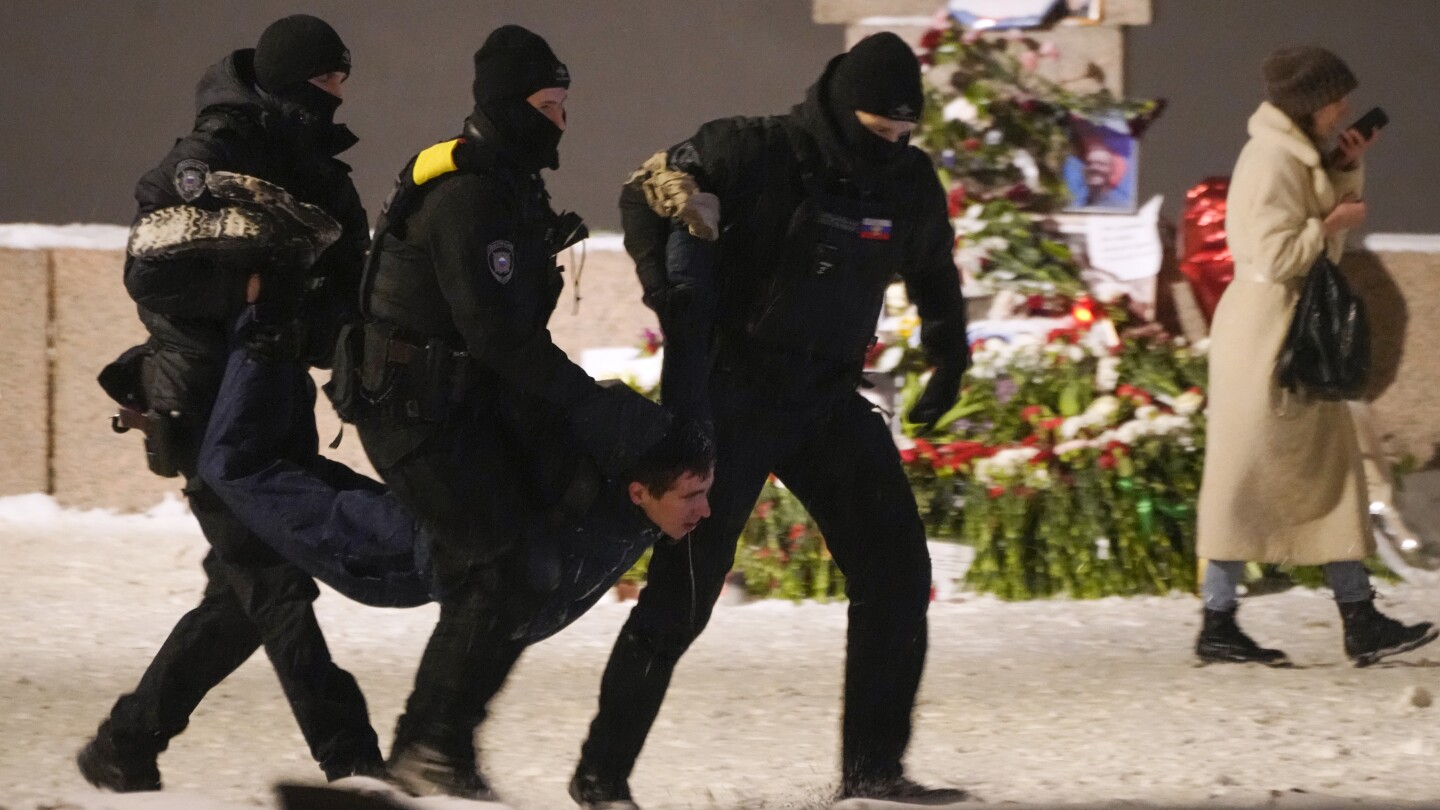 "Russian Cities Remove Tributes to Alexei Navalny as Police Watch"