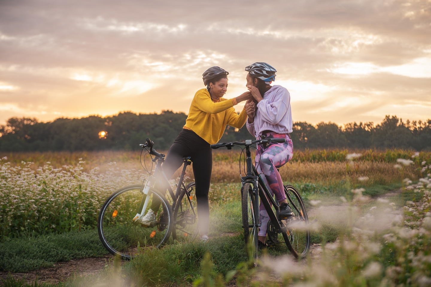 Featured image for In-Person Friendships Boost Health More Than Virtual Connections