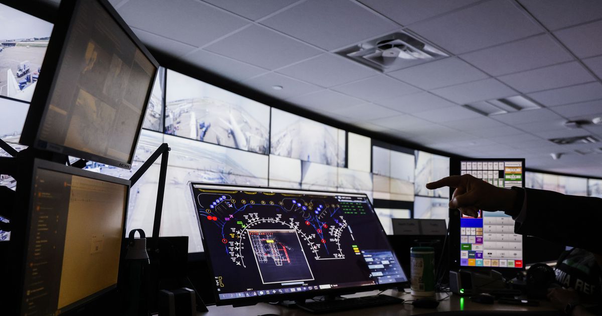 Featured image for American Airlines' Innovative Approach to Post-Landing Procedures and Business Travel.