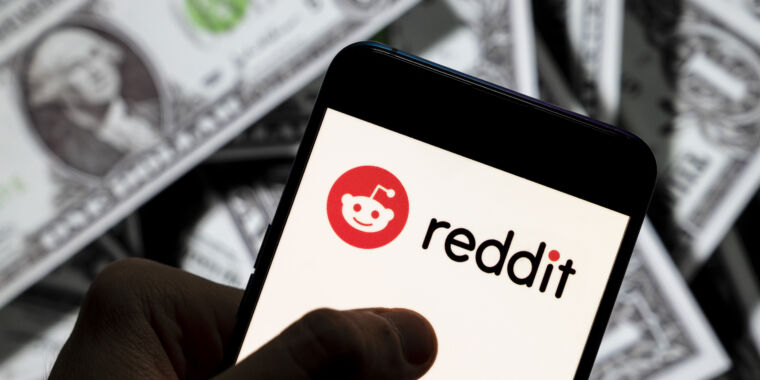 Reddit CEO addresses protests and blackout concerns while users consider quitting.