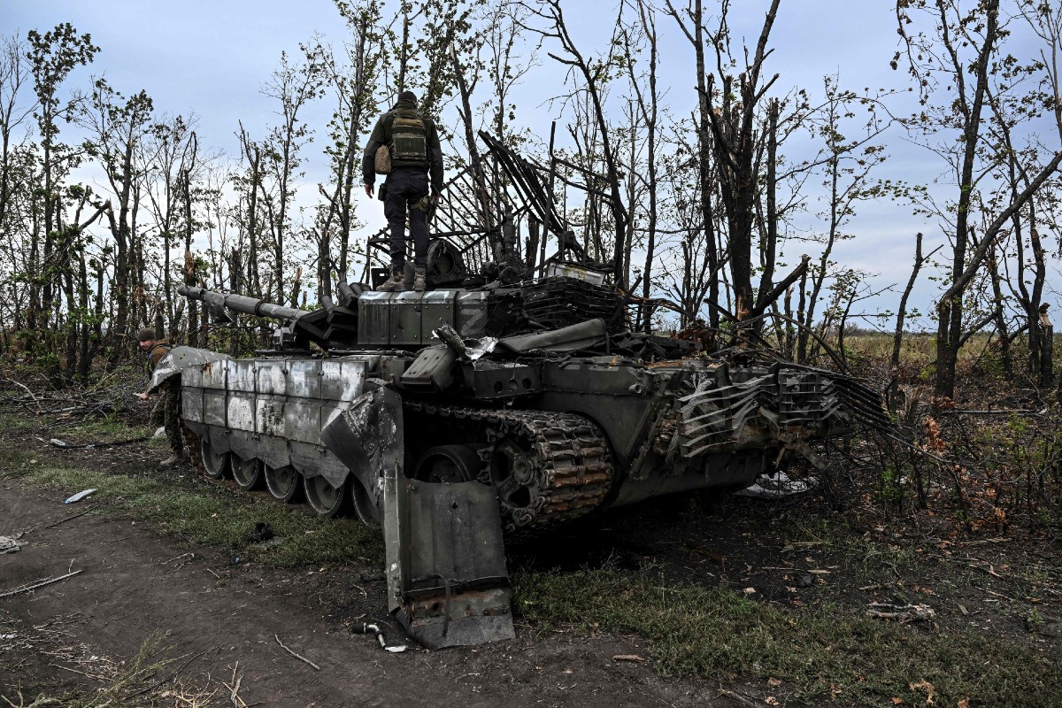 The Ongoing Battle for Bakhmut: Losses and Resupply Amidst Russia-Ukraine Conflict.