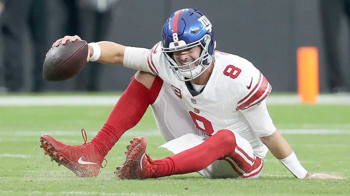 Featured image for NFL Week 9 Injury Update: Daniel Jones' Torn ACL Shakes Up Giants' Rebuilding Process