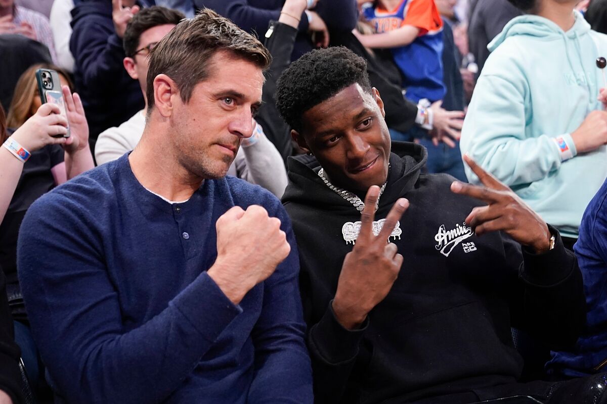 Aaron Rodgers Teases Sauce Gardner for Not Recognizing Jessica Alba at Knicks Game