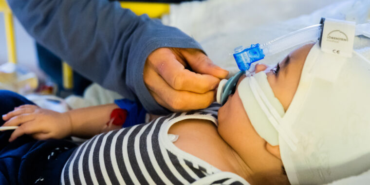 FDA advisors approve Pfizer's RSV vaccine for infants with safety concerns.