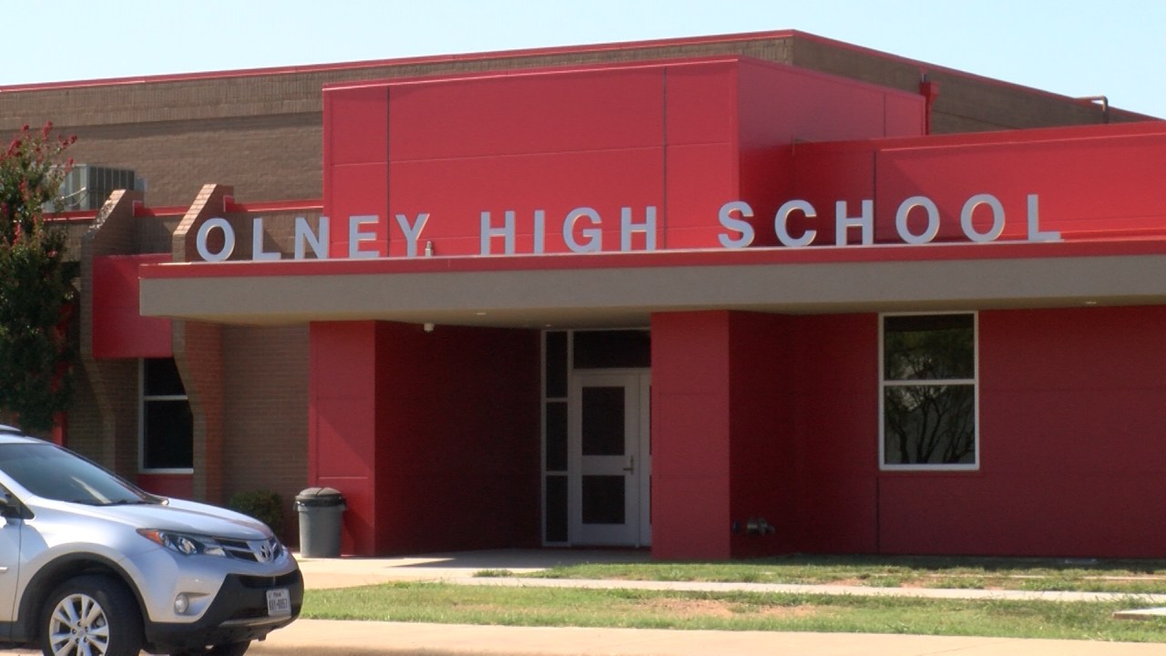 Featured image for "Flu and COVID Outbreaks Prompt Olney ISD Class Cancellations, Children's Flu Cases Spike in North Texas"