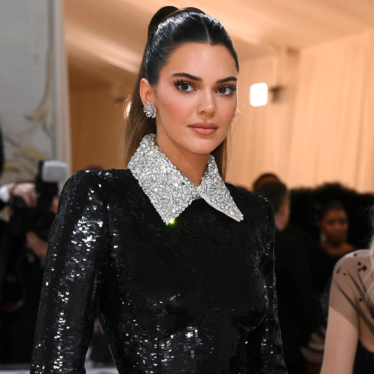 Kendall Jenner's Vintage Heel Breaks at Chris Stapleton Concert