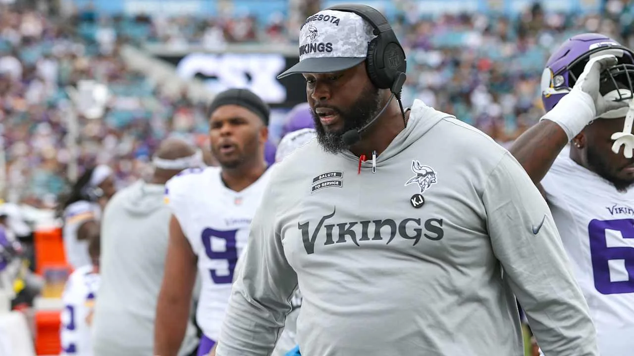 Cowboys tap Marcus Dixon to lead defensive line as Parker’s staff expands