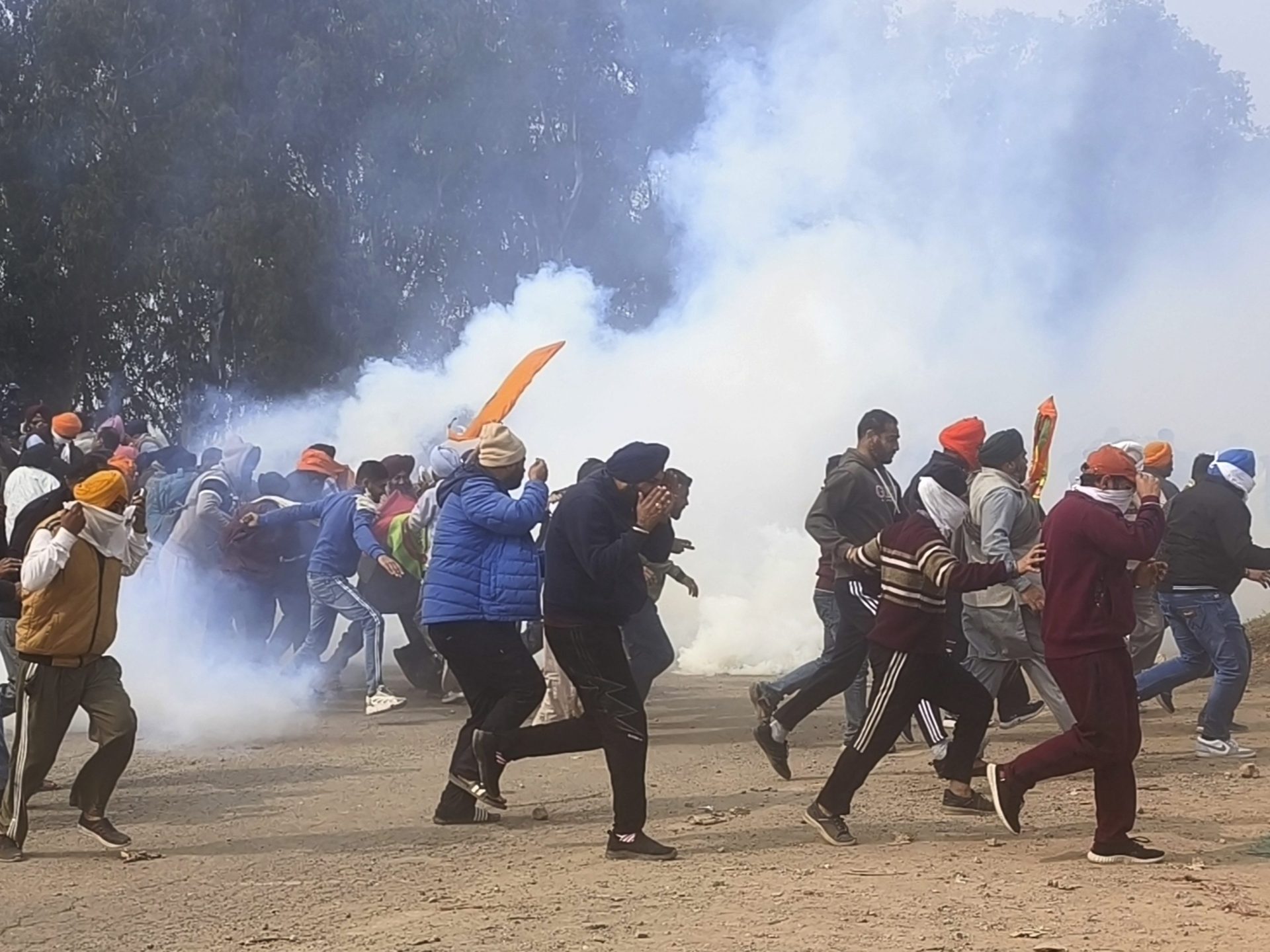 "Farmers' March to Delhi: Police Clash and Crop Price Demands"
