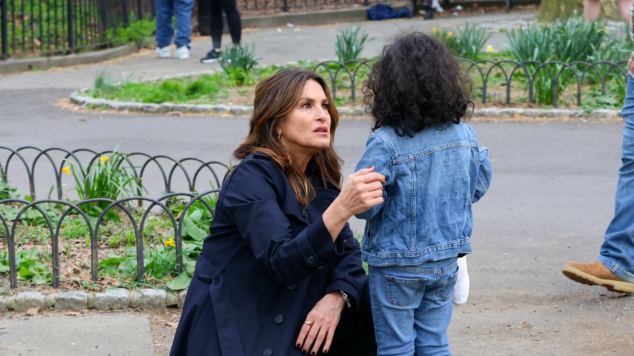 Featured image for Mariska Hargitay Assists Lost Child While Filming 'Law & Order: SVU'