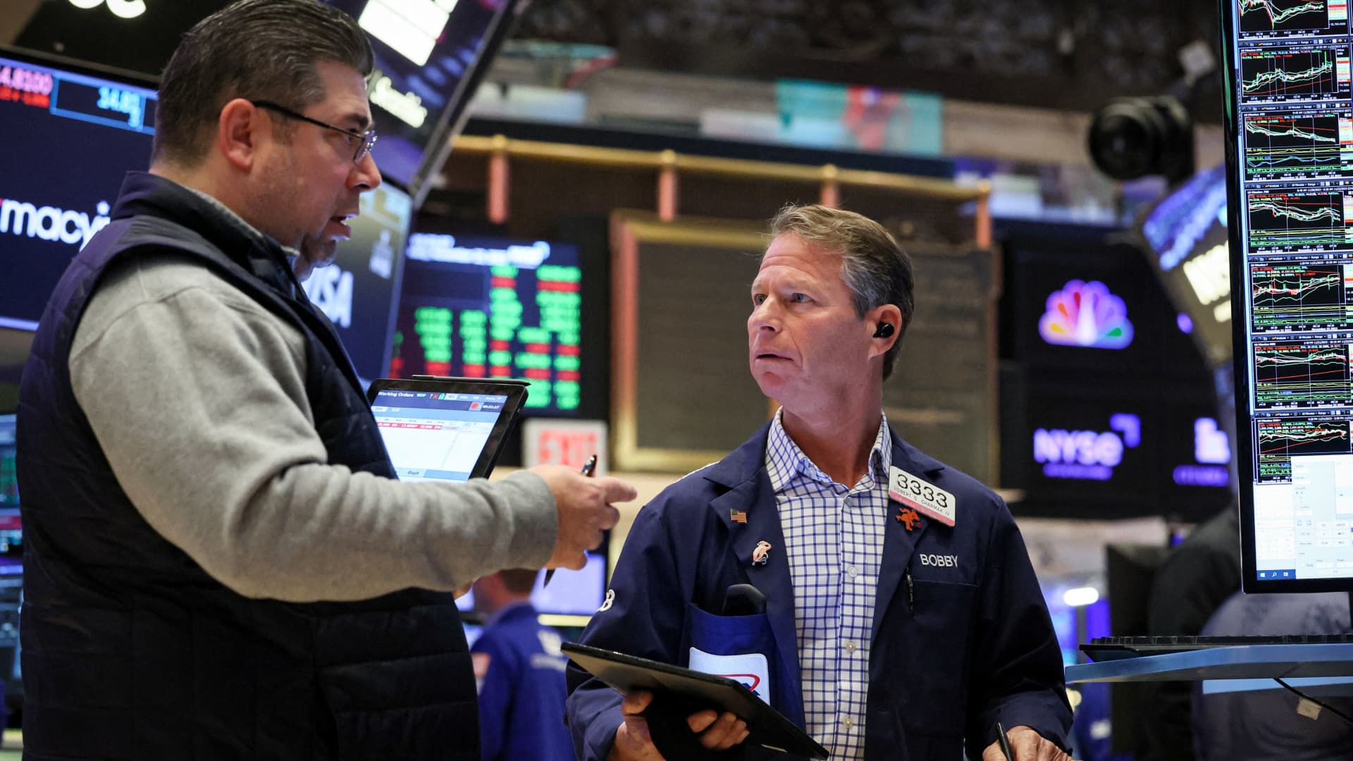 "Assessing November Rally Pause: Stock Futures Show Little Change"