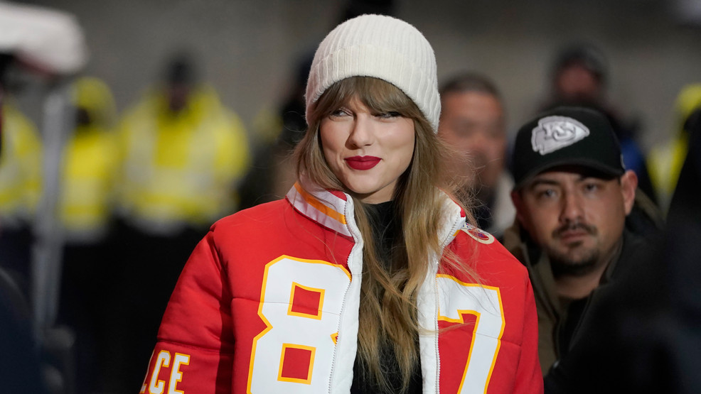 "Repeat Offender: Seattle Man Arrested Twice Outside Taylor Swift's NYC Home"