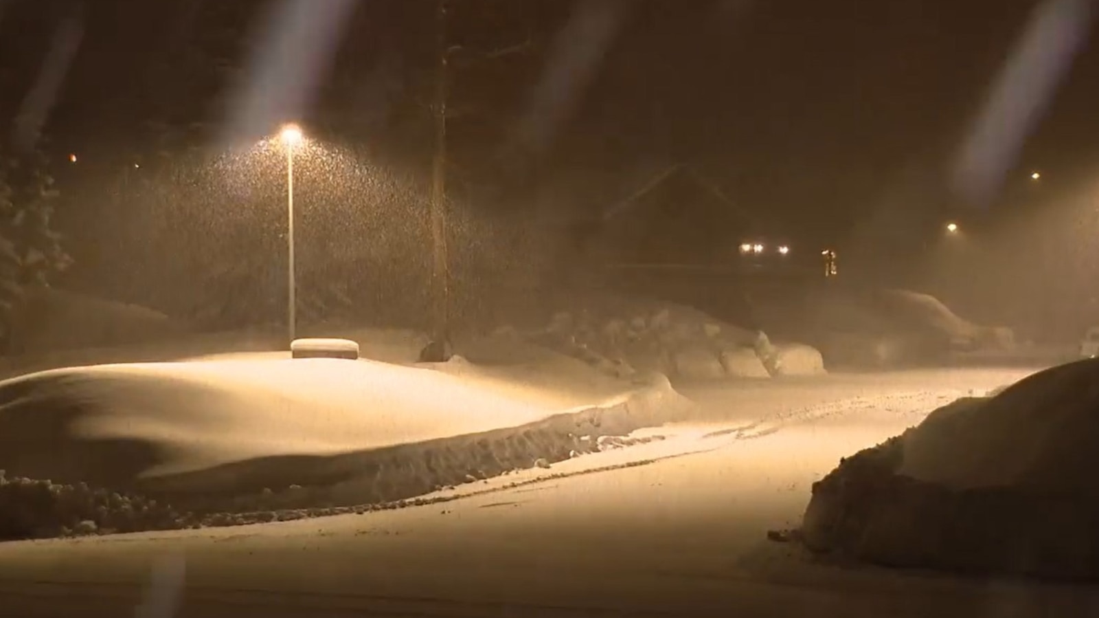 "Powerful Cross-Country Storm Threatens U.S. with Snow, Severe Weather, and Tornadoes"