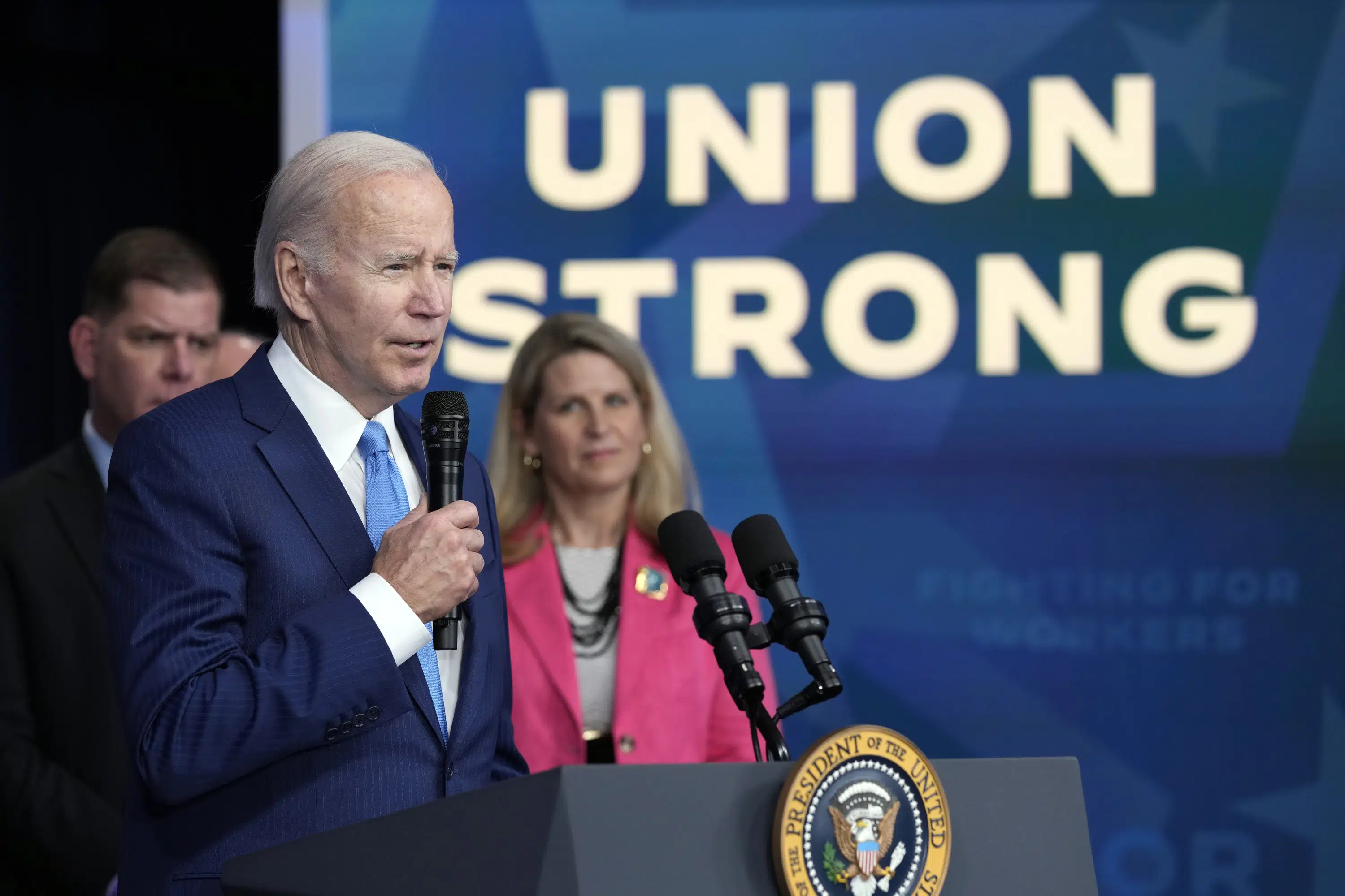 "Biden's 2024 Campaign Focuses on Unions and Infrastructure"
