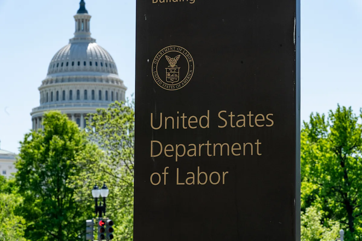 Inflation Risks Rise Amid Hiring Freeze and Tariff Concerns