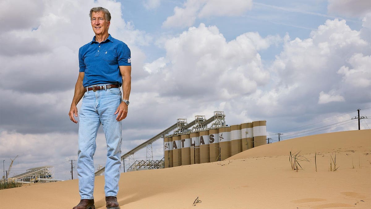 "Texas Tycoon Strikes Gold with Sand Sales to Frackers"