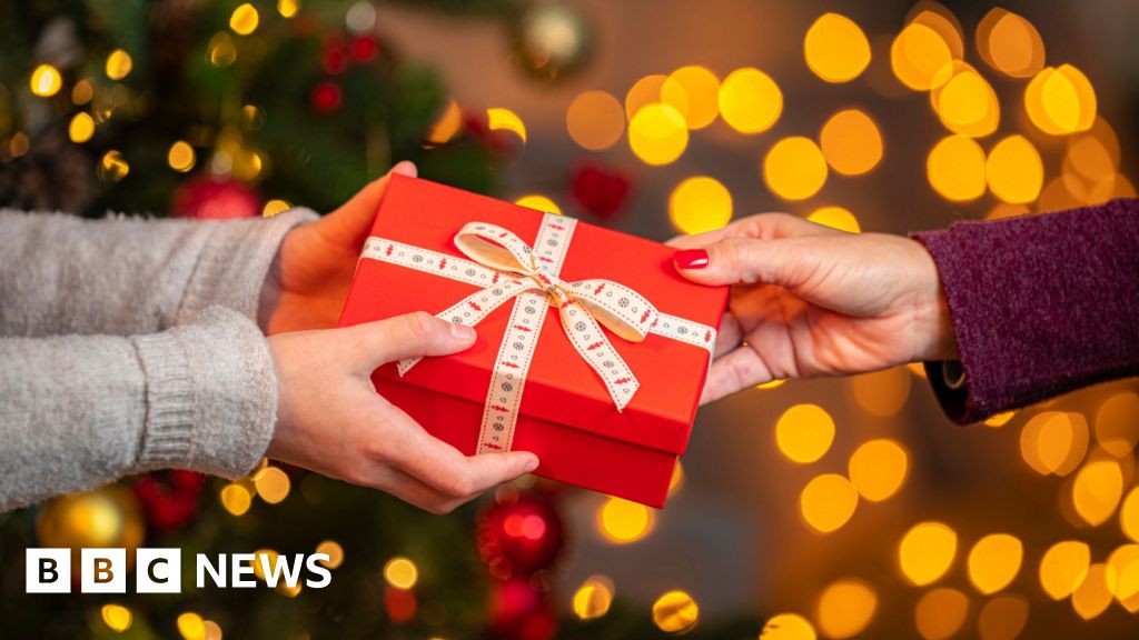 Featured image for Guide to Handling Unwanted Gifts: Regifting, Returning, and Donating