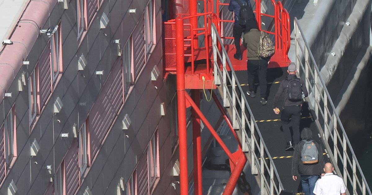 Featured image for Tragic Death of Asylum Seeker on UK Barge Sparks Investigation