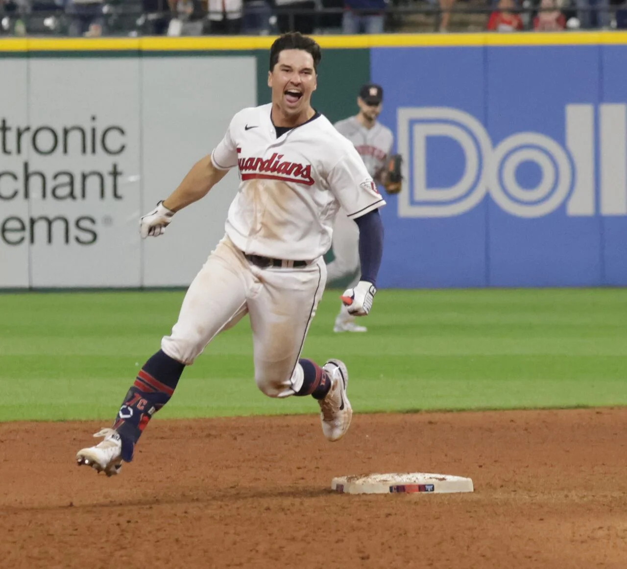 "Guardians Secure Improbable Walk-Off Win in 14th Inning Against Astros"