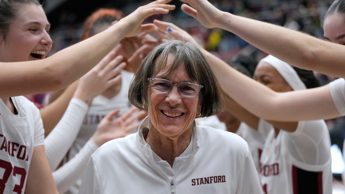 "Tara VanDerveer's Record-Breaking Legacy and Impact on College Hoops"