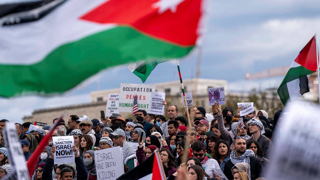 Muslim Leaders in Swing States Express Disapproval of Biden's Handling of Israel-Hamas Conflict