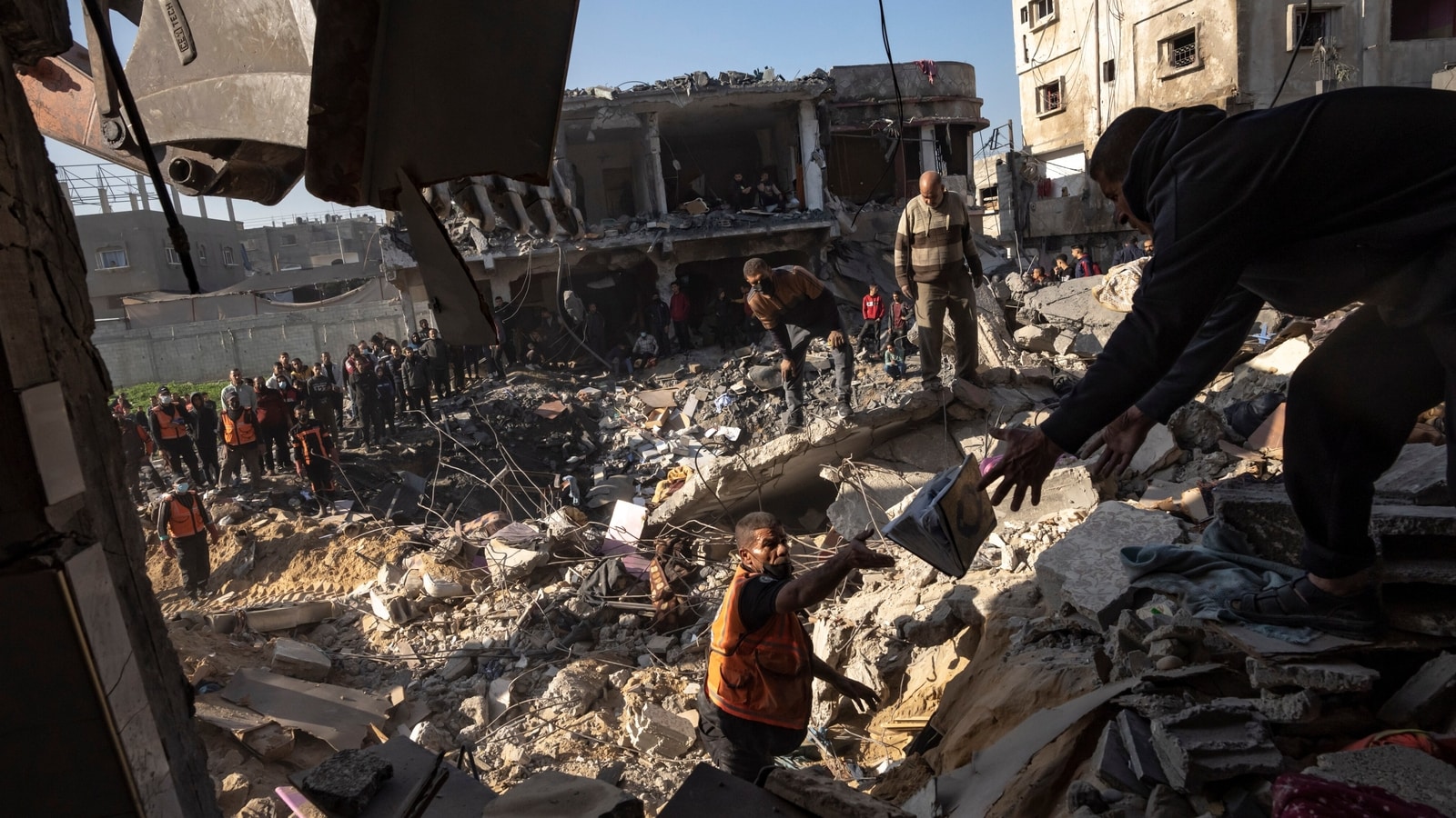 Featured image for Israel's Herzog proposes truce and hostage exchange with Hamas