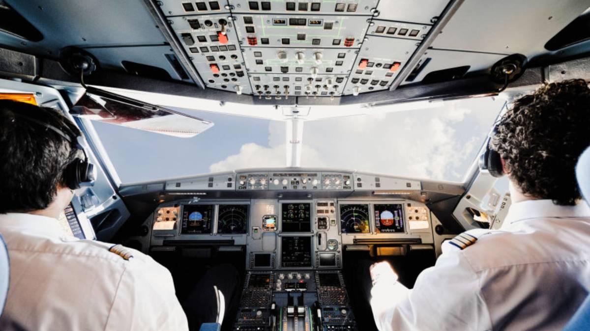 Featured image for American Airlines Pilot Reveals $35,000 Biweekly Salary, Sparks Debate