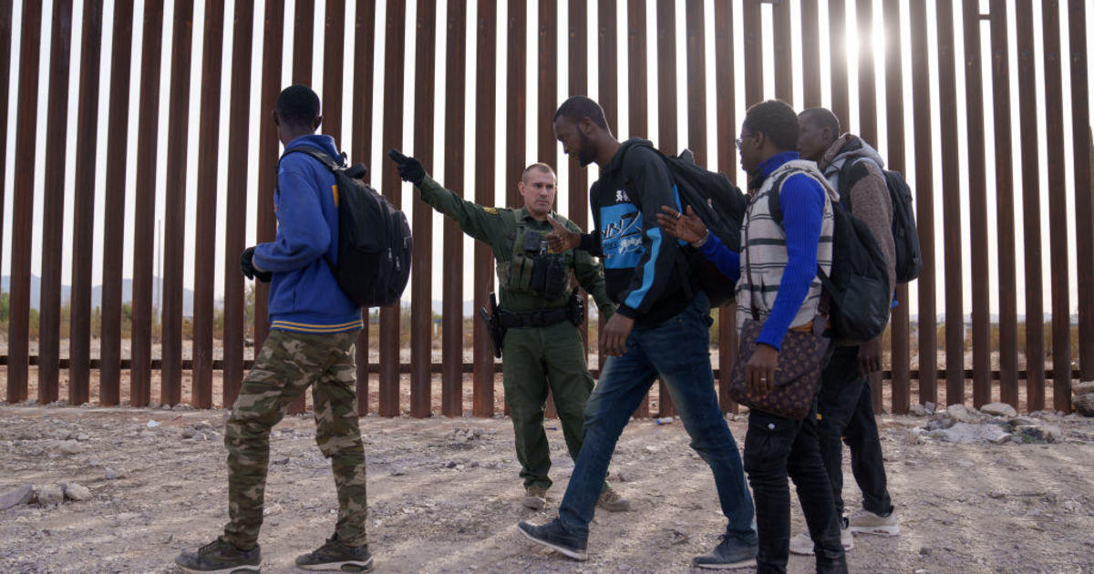 "White House Explores Border Expulsion Law, Detention, and Deportation in Talks with Congress"