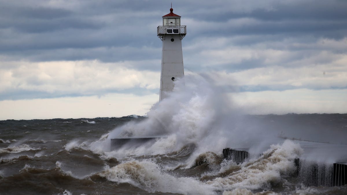 "Rochester NY: High Wind Warnings and Snowfall Update"
