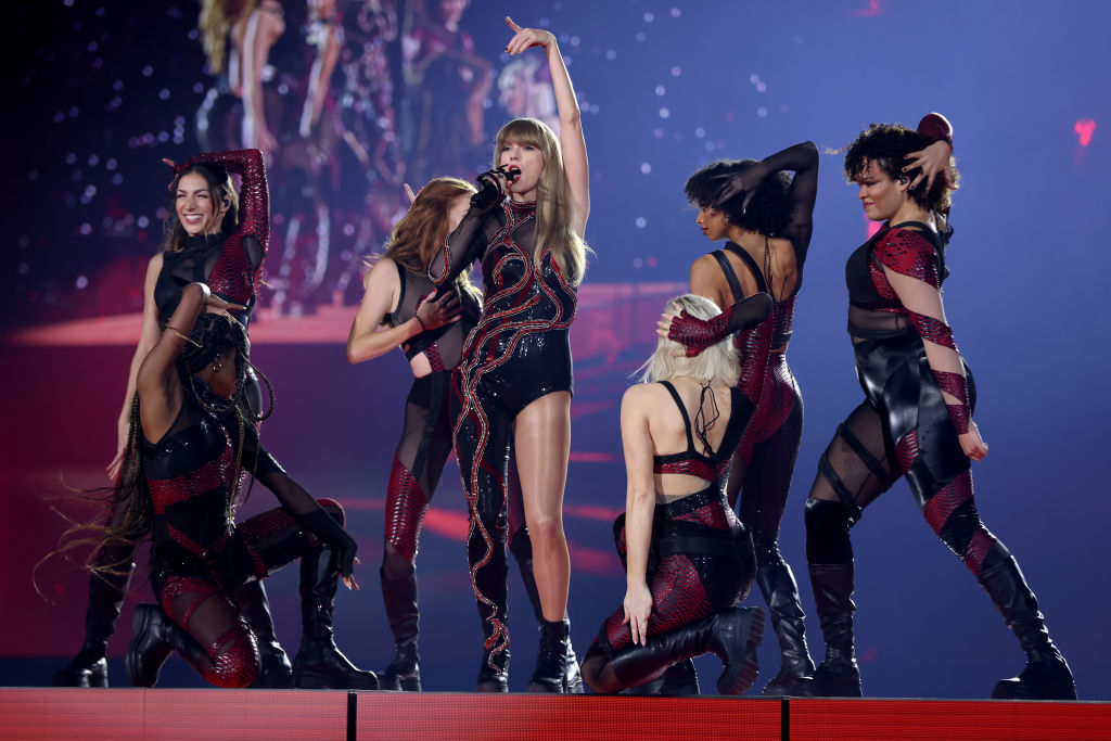 Taylor Swift's plea to fans during 'Dear John' performance.
