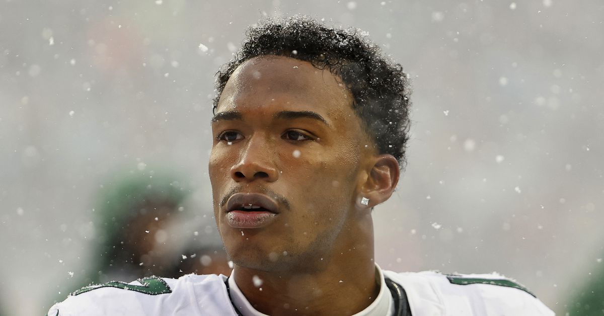 Featured image for "New York Jets Explore Multiple First-Round Trade Options"