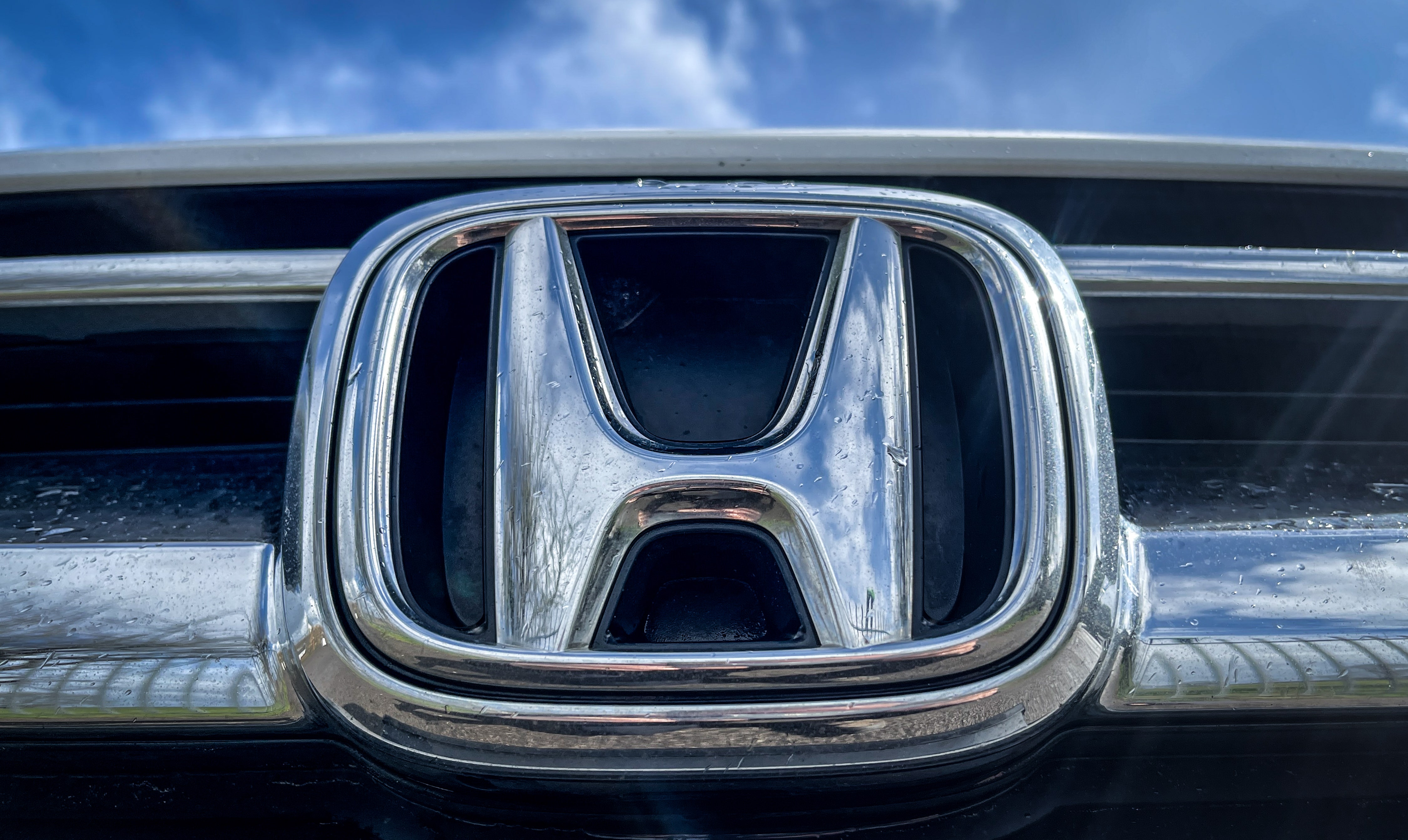 Featured image for Honda recalls 330K vehicles over faulty side-view mirrors.