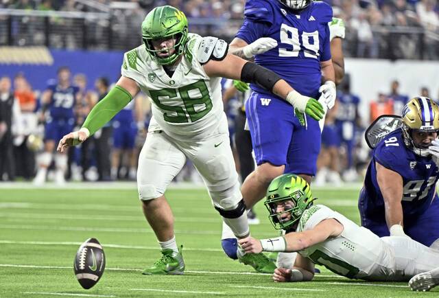 "Steelers' New OC Arthur Smith Meets with Standout Center at Senior Bowl and Discusses Kenny Pickett"