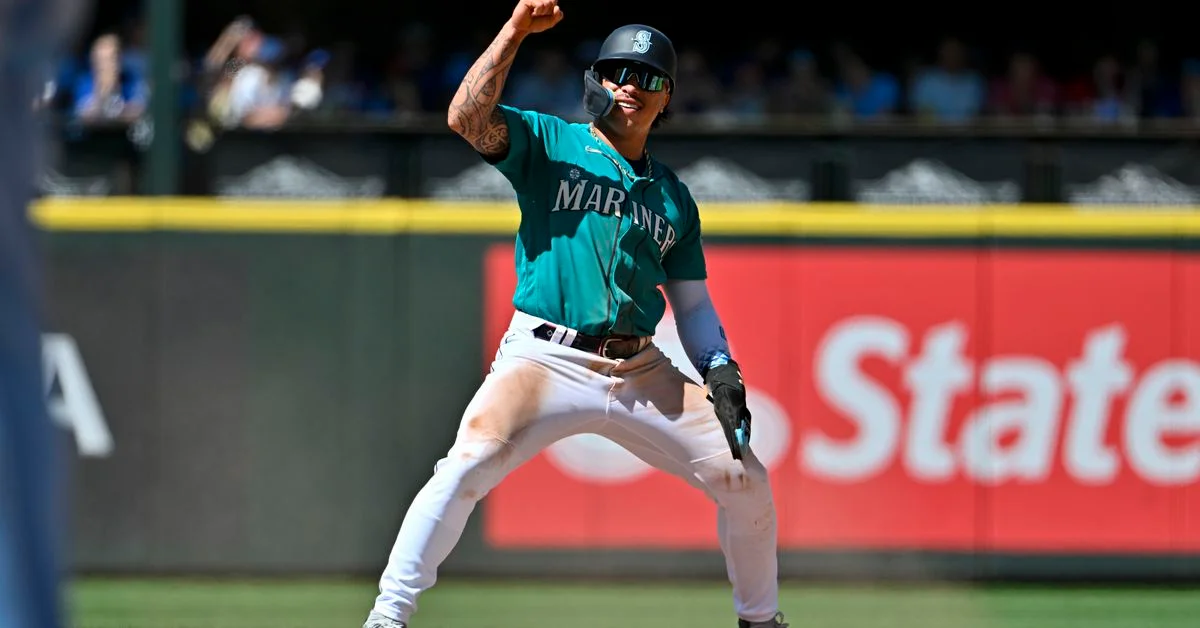 Mariners DFA Kolten Wong, Sparking Red Sox Interest