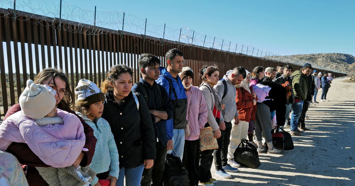 "Senate Negotiations: Biden Considers Reviving Trump's Immigration Agenda, Democrats Clash Over Border Talks"