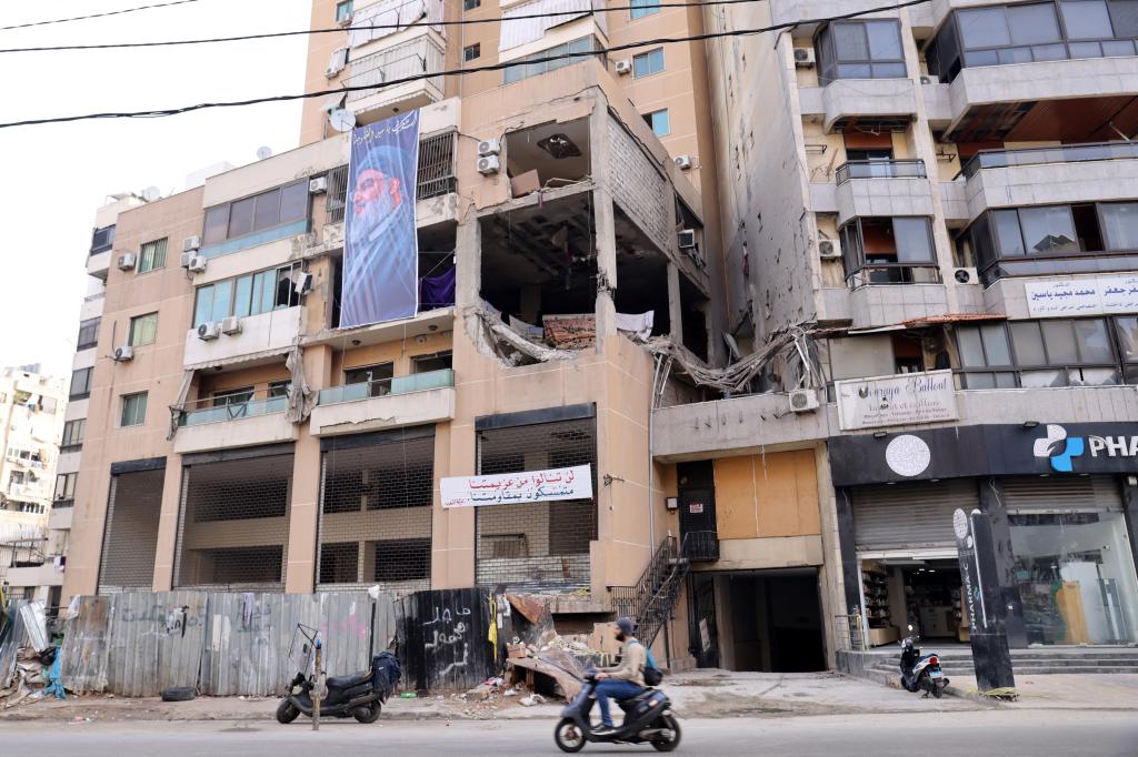 "Hezbollah Commander Killed in Israeli Airstrike; IDF Strikes Hezbollah Positions in Lebanon"