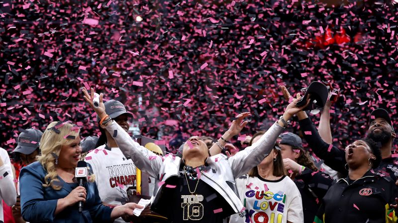 Featured image for "Dawn Staley's Impact on Women's Basketball and the Future of Iowa's Legacy"