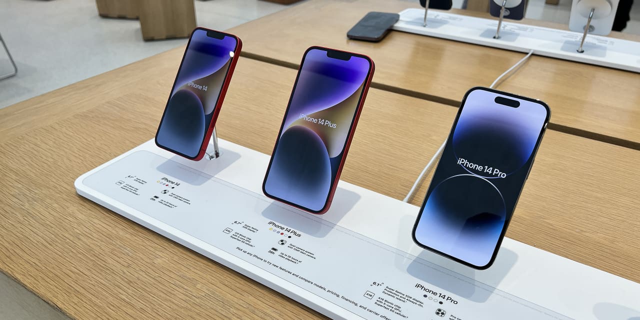 Featured image for Apple Stock Reaches New Heights Despite Ongoing Risks