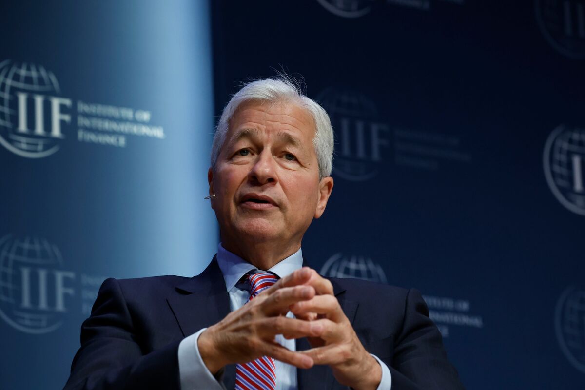 Featured image for "Dimon Criticizes Proposal to Halt All Oil and Gas as 'Enormously Naïve'"