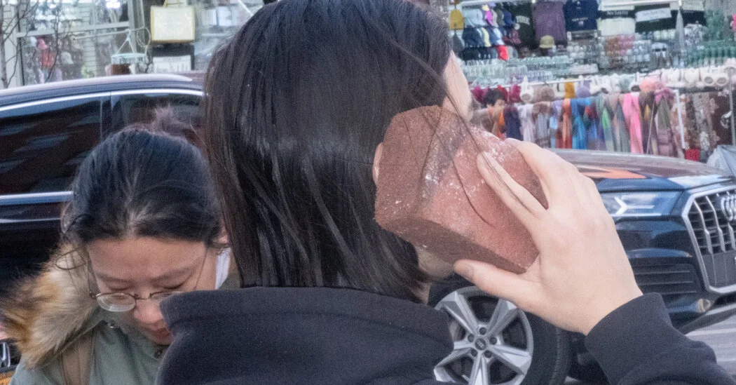 The Phone Paradox: Why We Struggle to Put Our Screens Down