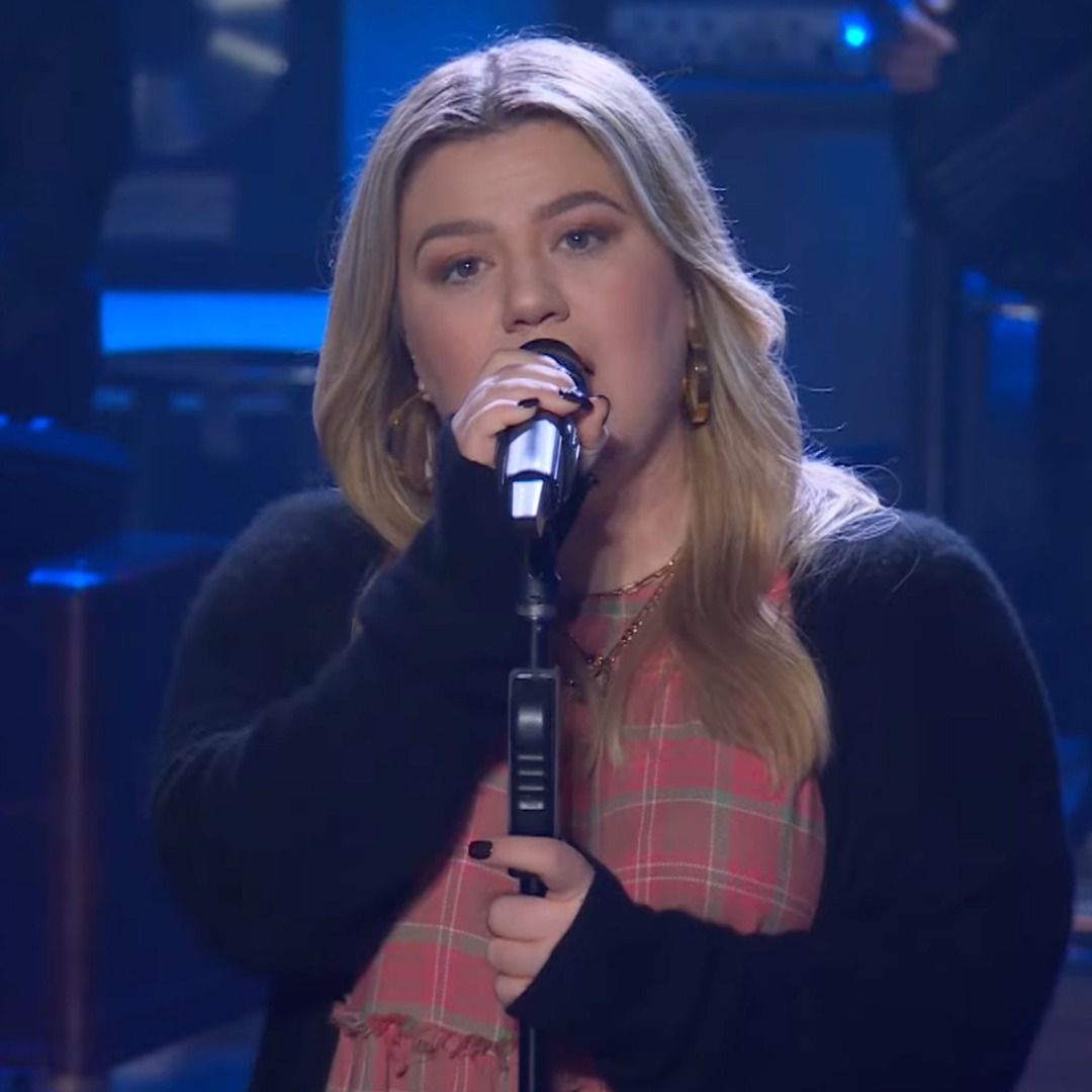 Kelly Clarkson Throws Shade at Ex-Husband in "abcdefu" Song Cover.