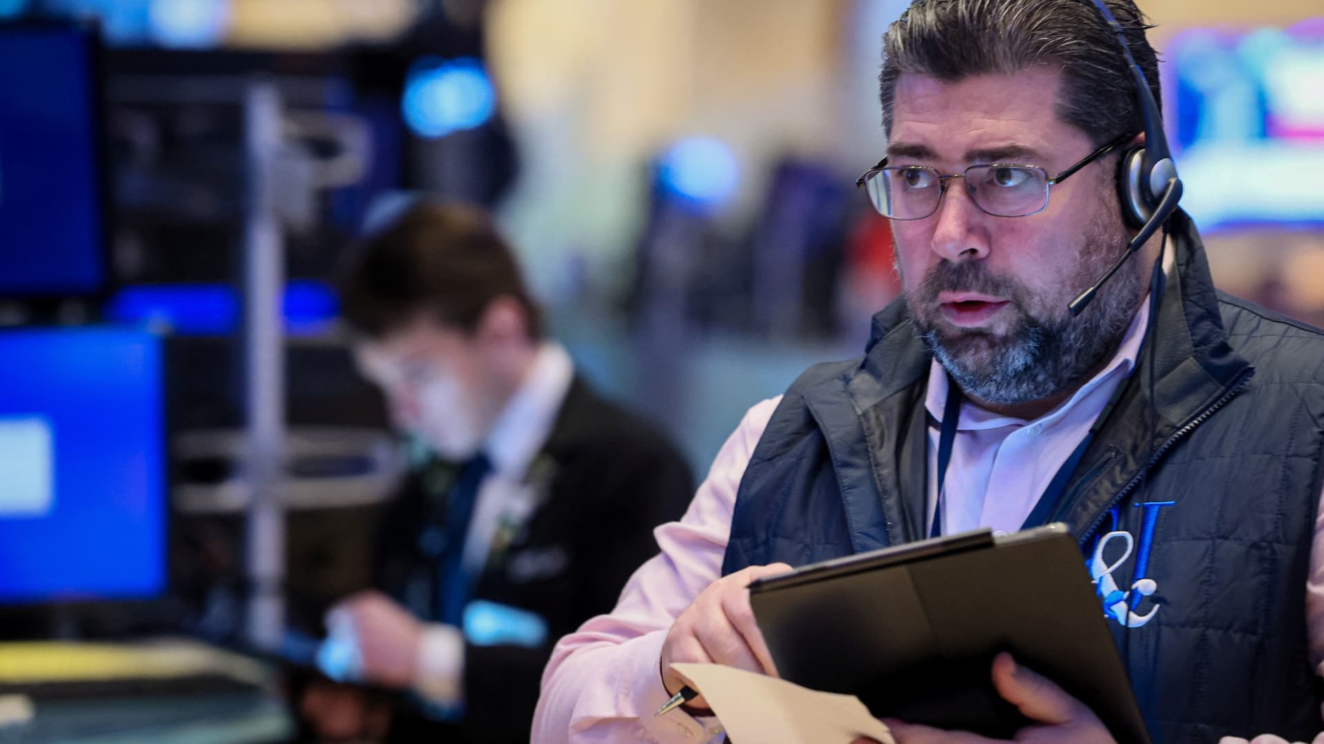 "Real-Time Stock Market Updates: Stay Informed"