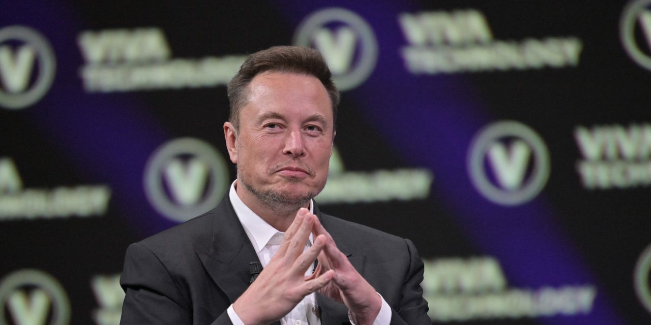 "PM Modi meets with Elon Musk and renowned thinkers during US visit"