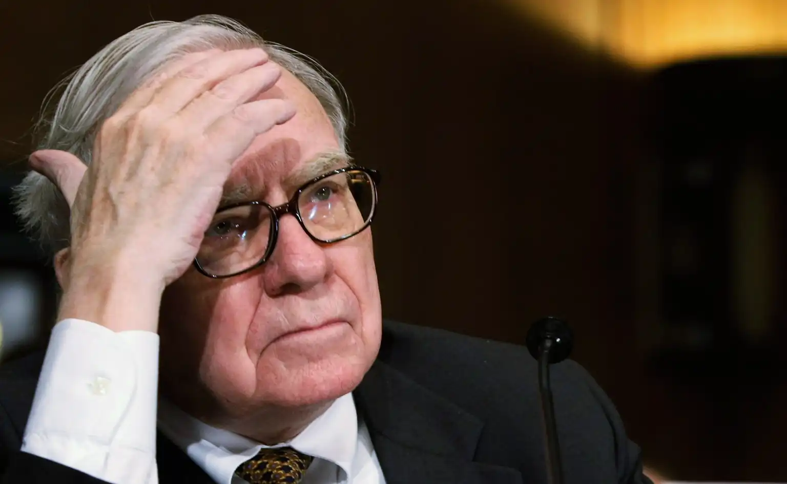 Warren Buffett Signals Caution by Selling Stocks and Halting Buybacks