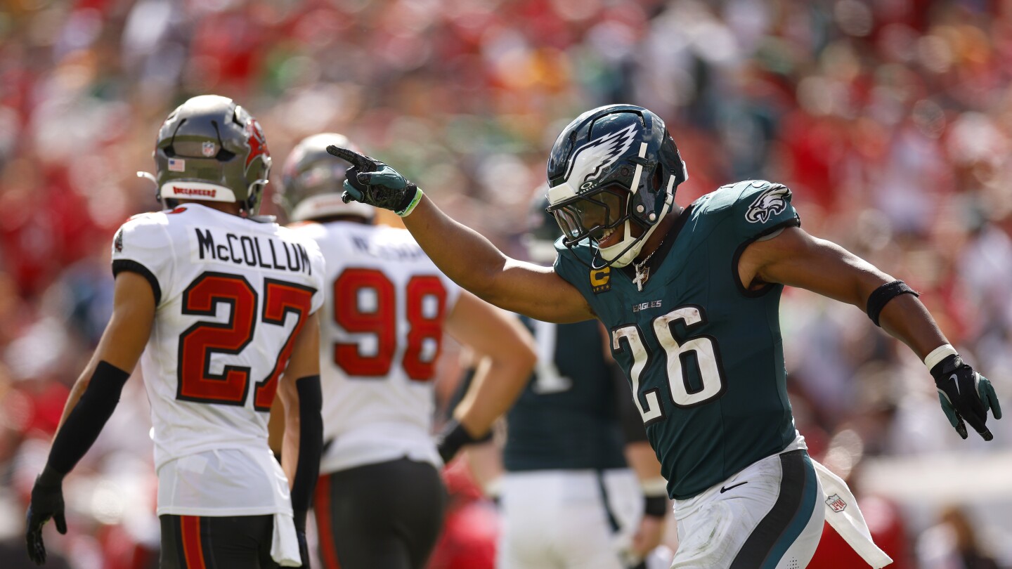 Featured image for Eagles edge Bucs 31-25 to stay undefeated in close contest