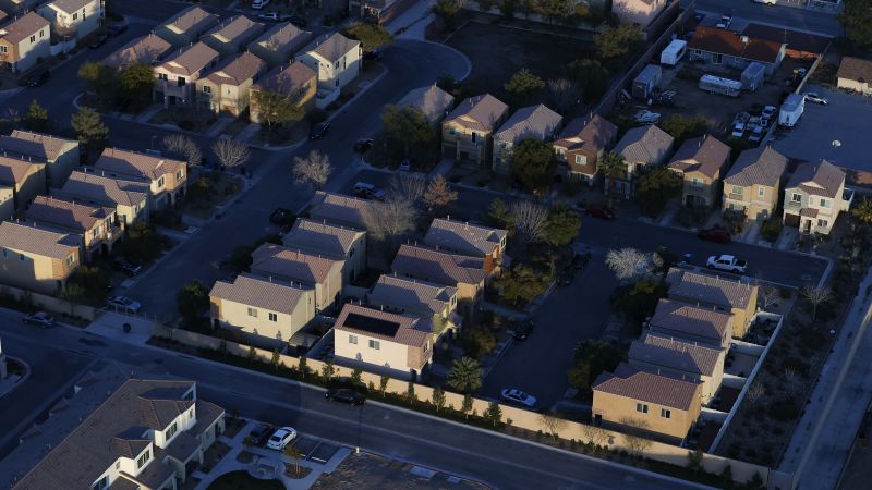 US Mortgage Rates Surge to 7% Amid Housing Affordability Crisis