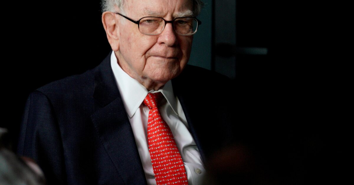 Featured image for Berkshire Hathaway's Record Profits and Cash Pile Surge