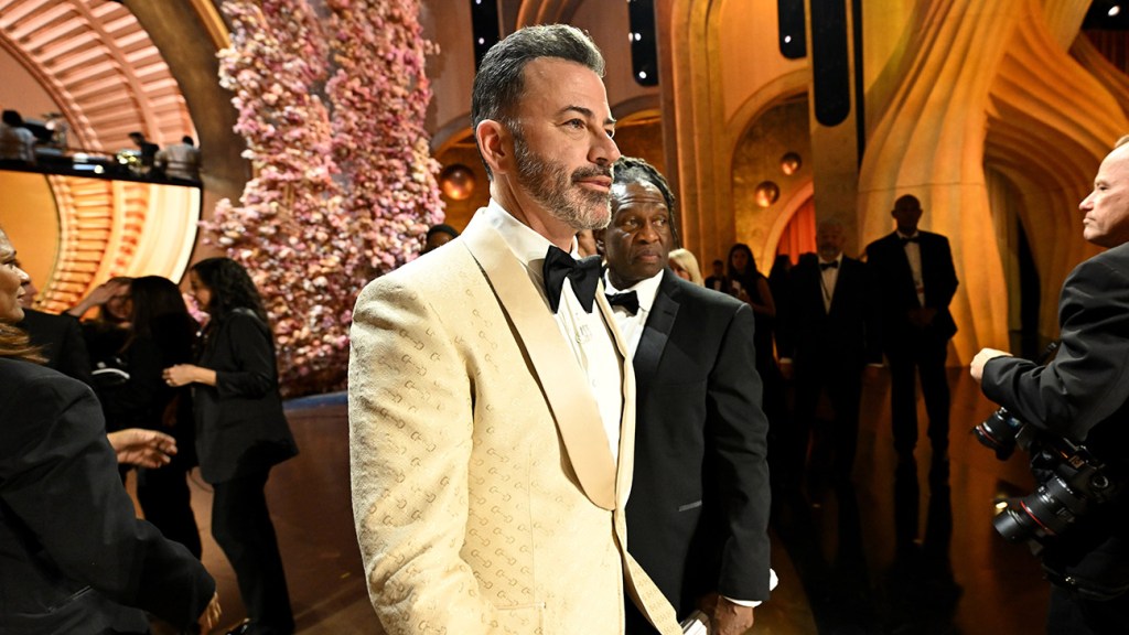 "Jimmy Kimmel's Controversial Trump Tweet Ban at Oscars"