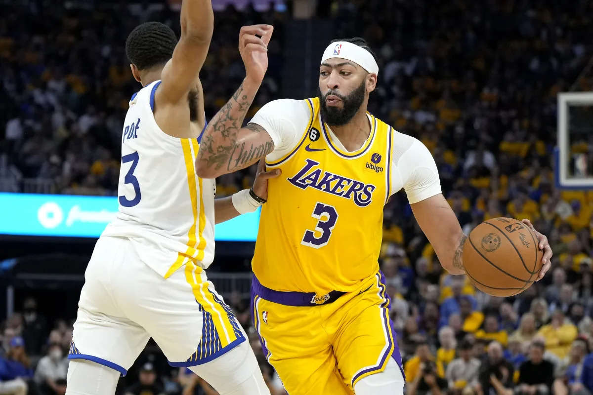 Anthony Davis' Injury Status Looms Over Lakers-Warriors Game 6.