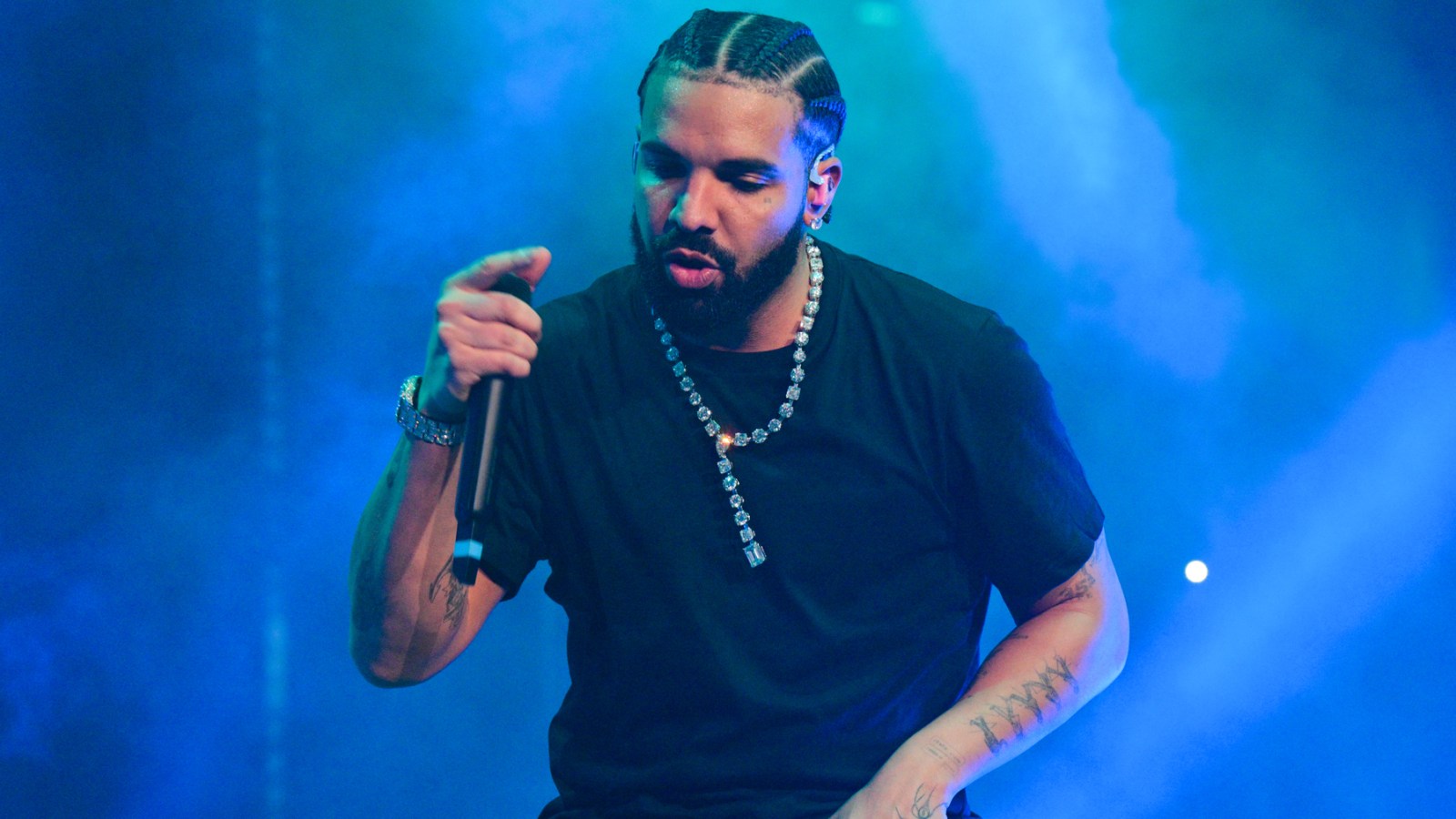 Drake's Album Spree, Hologram Probe, Emotional Fan Encounter, and Bra-Throwing Incident: A Recap