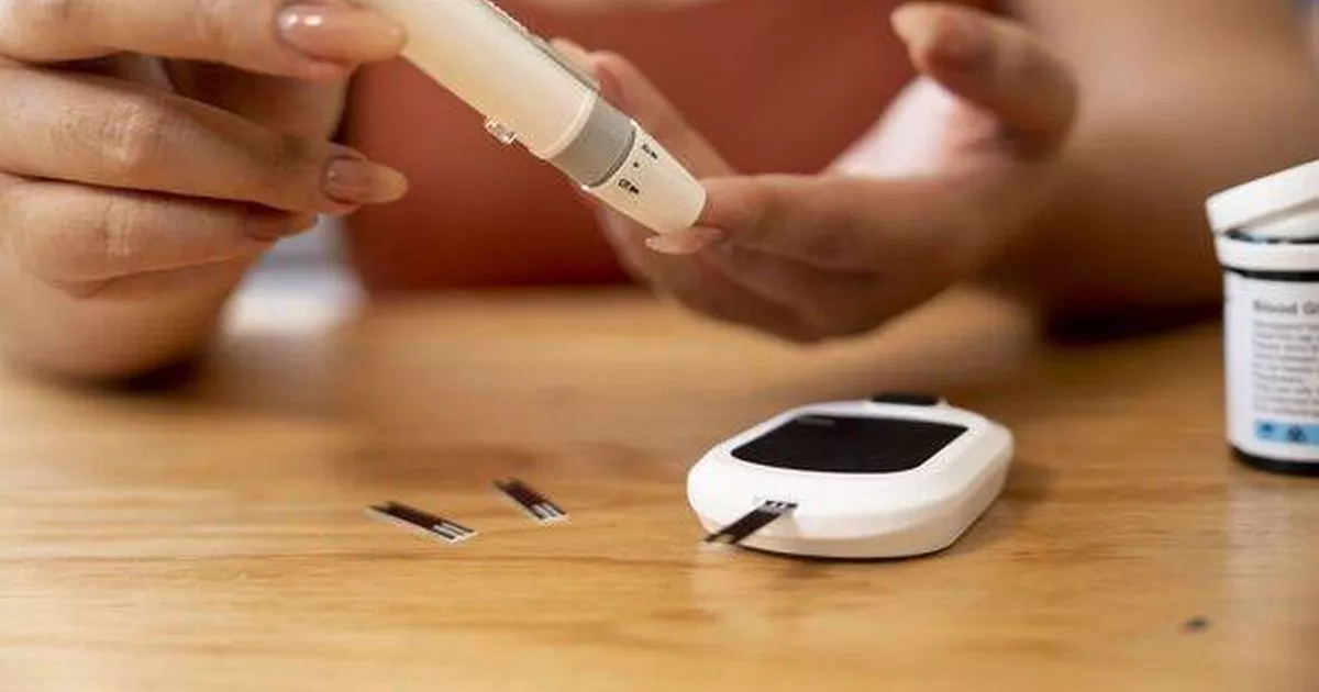 Featured image for Diabetics: Avoid High-Sugar Drinks and Fruits to Maintain Blood Sugar Levels